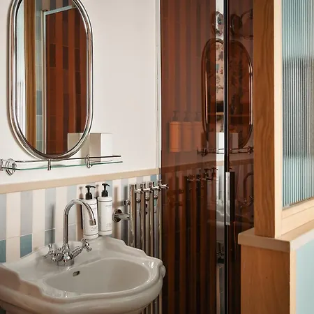 Maison La Bohème Montmartre - Studios&apartments 4* Parigi