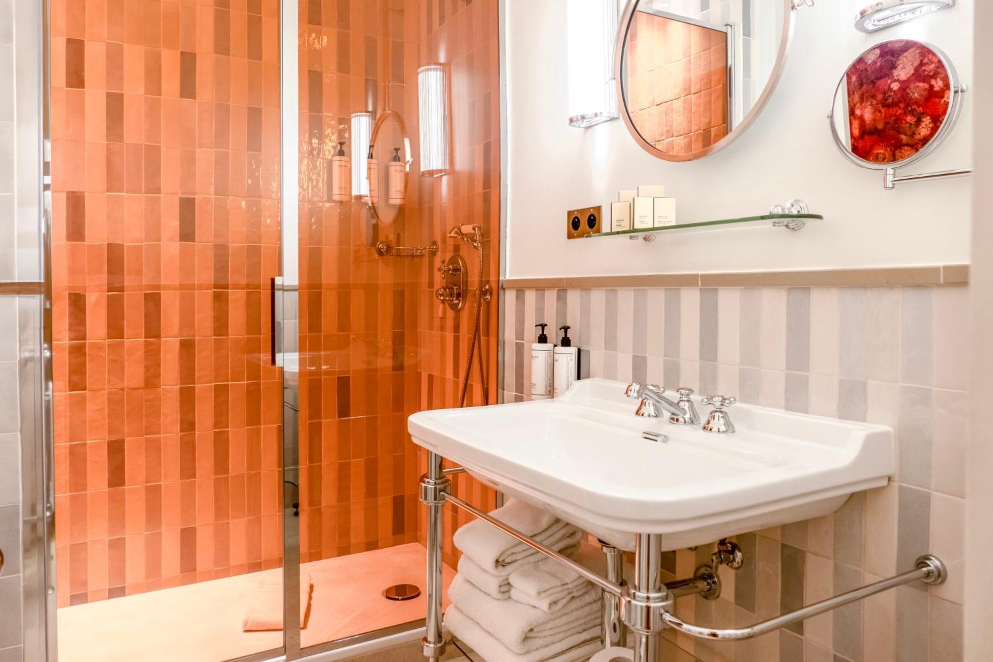 Maison La Bohème Montmartre - Studios&apartments 4* Parigi